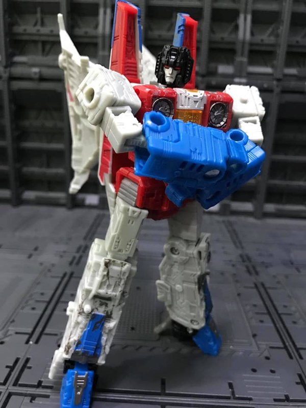 Transformers Siege Wave 2 Voyagers Soundwave And Starscream In Hand Photos 04 (4 of 16)